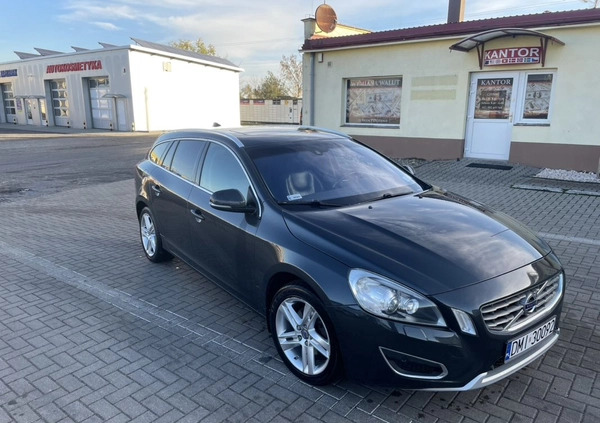 Volvo V60 cena 33900 przebieg: 290000, rok produkcji 2011 z Środa Wielkopolska małe 67